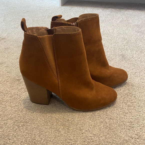 Express Camel Suede Heeled Booties Size 9 - Picture 3 of 7